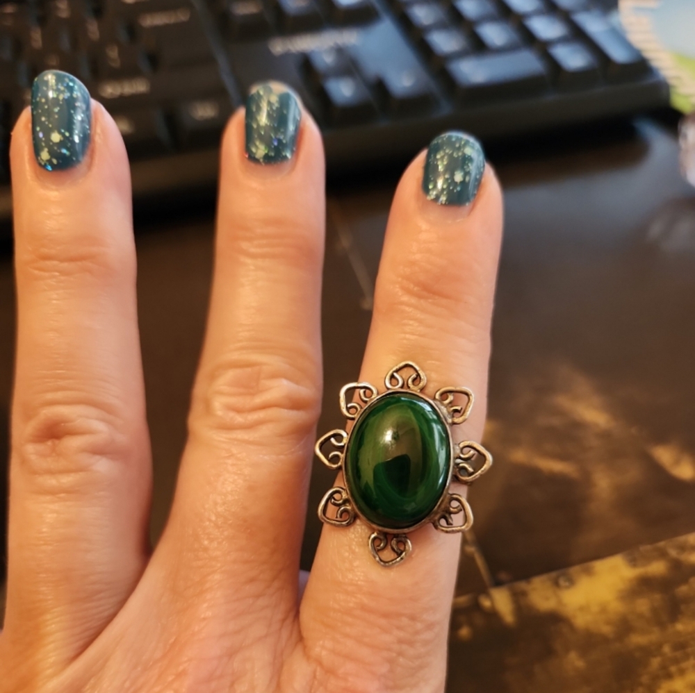 Vintage Sterling Ring with Malachite stone. Size 7